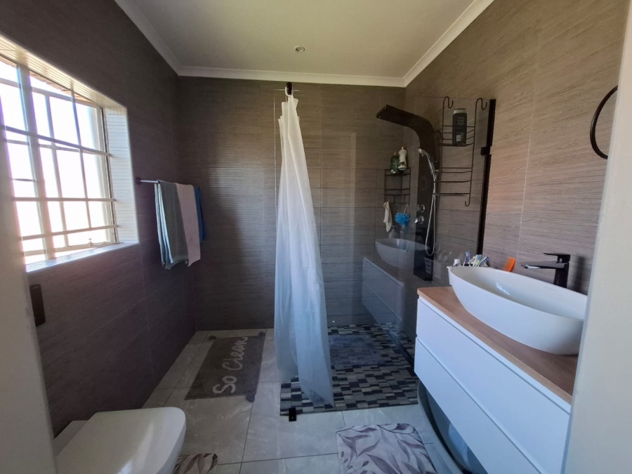 4 Bedroom Property for Sale in Waterkloof East North West